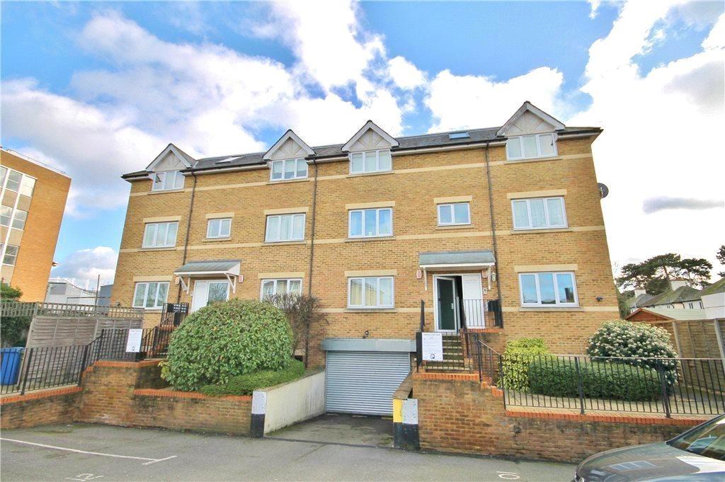 8284 Chertsey Road, Ashford, Middlesex, TW15 2 bed apartment £1,250
