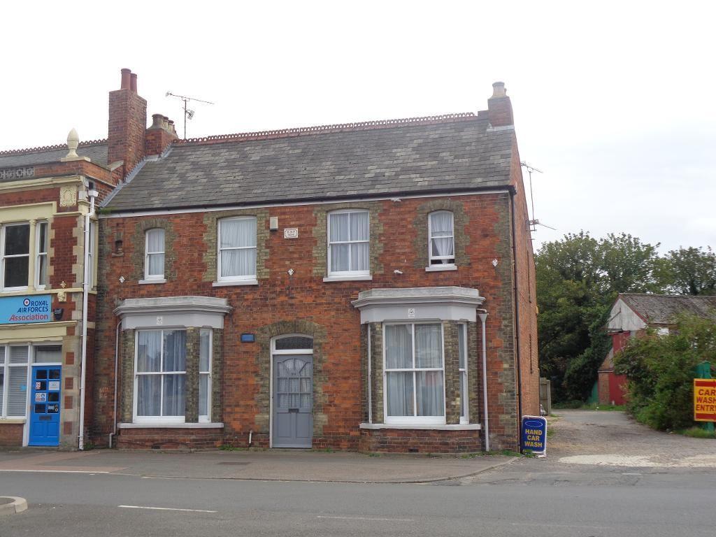 Lynn Road, Wisbech, Cambridgeshire... 3 bed semidetached house £170,000