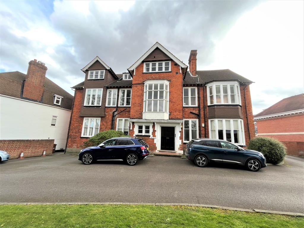 30 Southend Road, Beckenham, Kent, BR3 1 bed flat £1,150 pcm (£265 pw)
