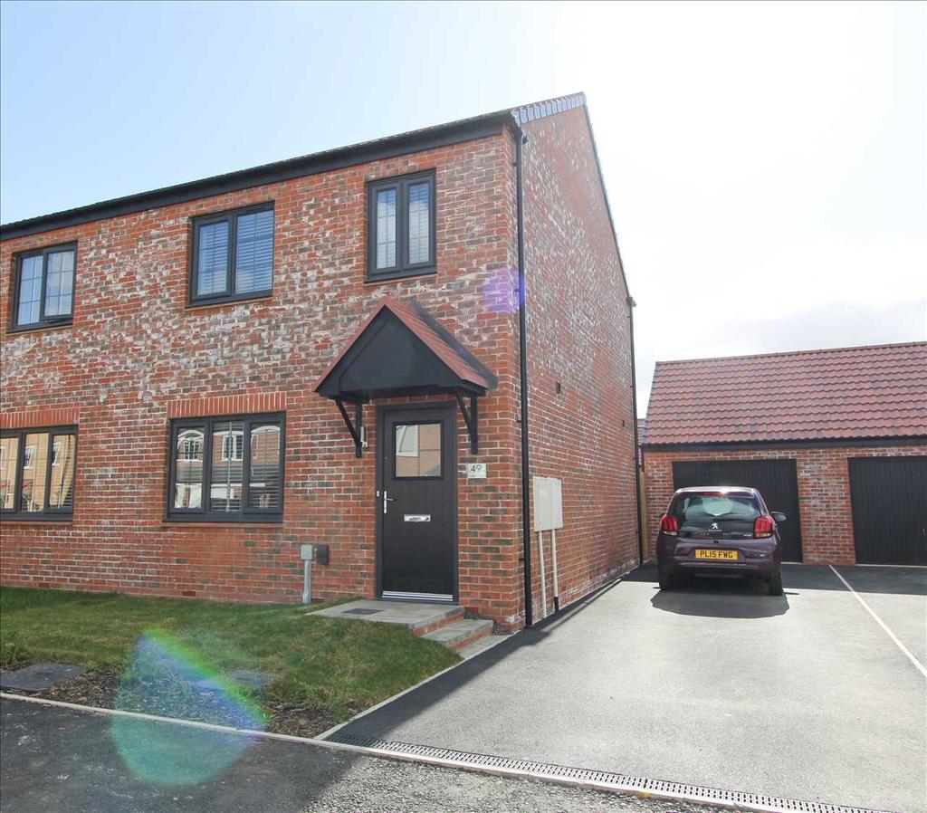 Coningsby Crescent, St Nicholas... 3 bed semidetached house £210,000