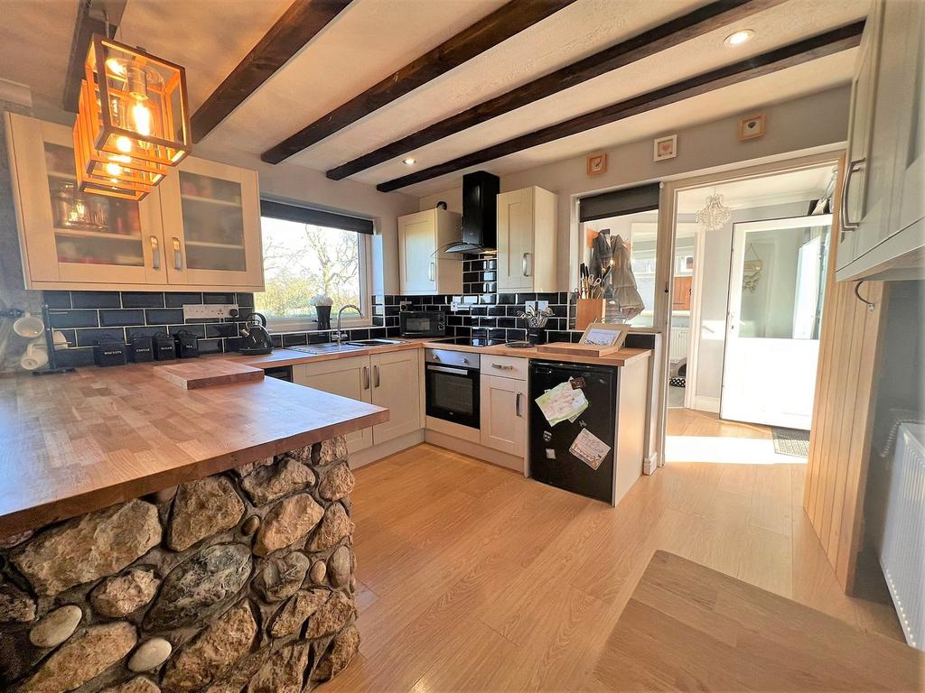 Moor Lane, Branston Booths, LN4 3 bed detached bungalow £350,000