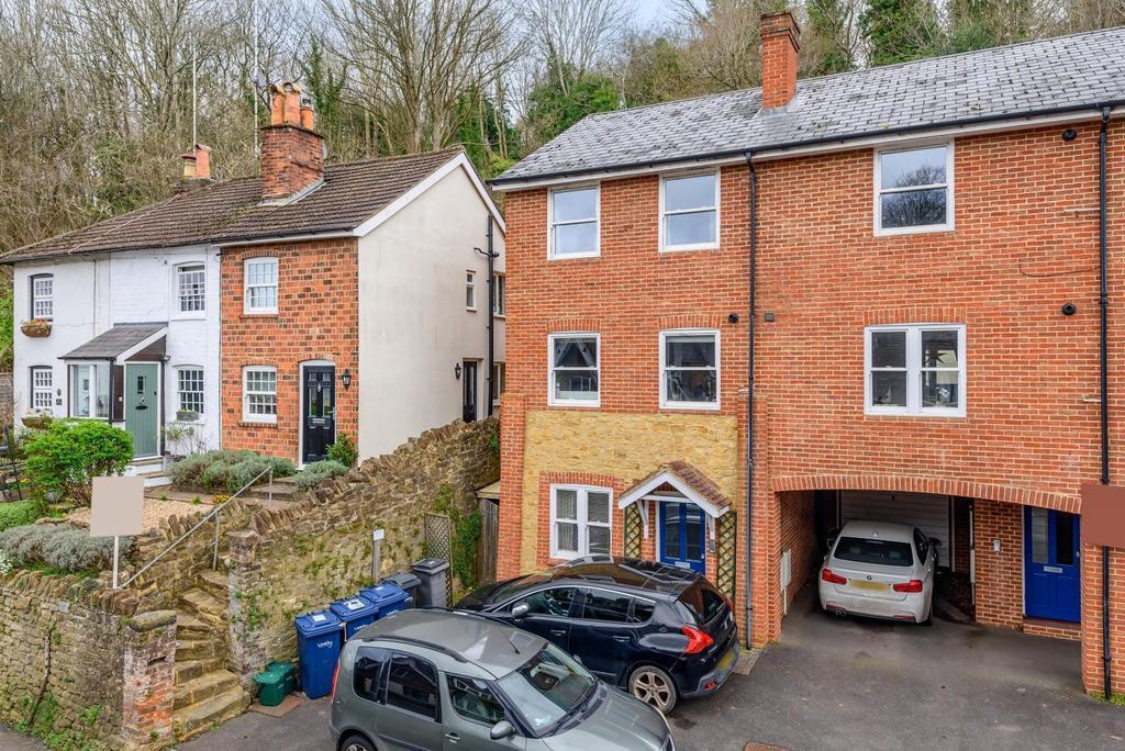 Brighton Road, Godalming, GU7 4 bed end of terrace house £575,000