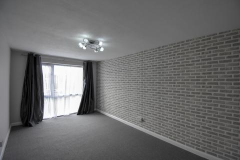 1 bedroom flat to rent, Dellow Close, Ilford IG2