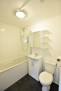 1 bedroom flat to rent, Dellow Close, Ilford IG2