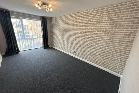 1 bedroom flat to rent, Dellow Close, Ilford IG2