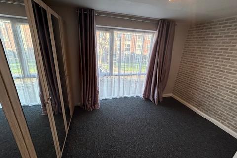 1 bedroom flat to rent, Dellow Close, Ilford IG2