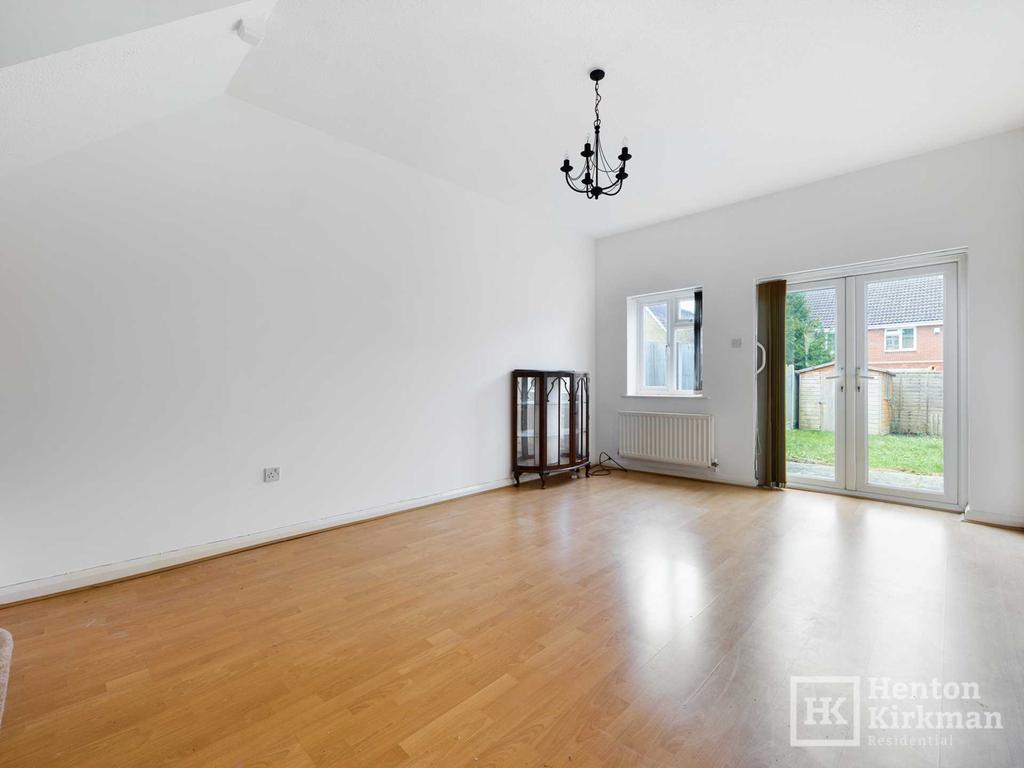 Archers Close, Billericay 2 bed terraced house £1,295 pcm (£299 pw)