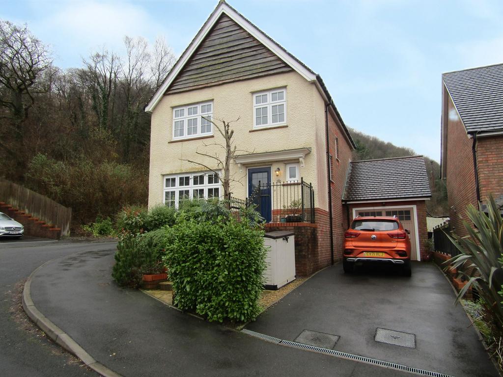 Bryn Alltwen, Pontardawe... 3 bed detached house £275,000