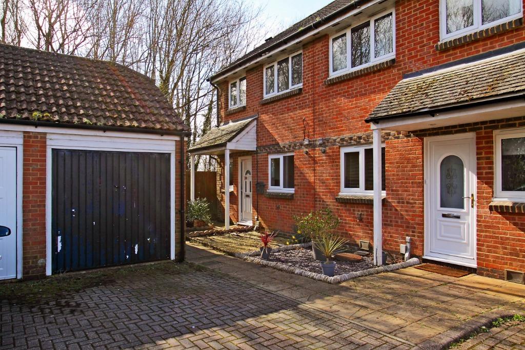 Cornflower Way, Ludgershall, SP11 3 bed semidetached house £270,000