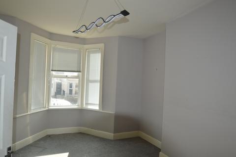 2 bedroom ground floor flat to rent, Whitehall Road, Gateshead, NE8
