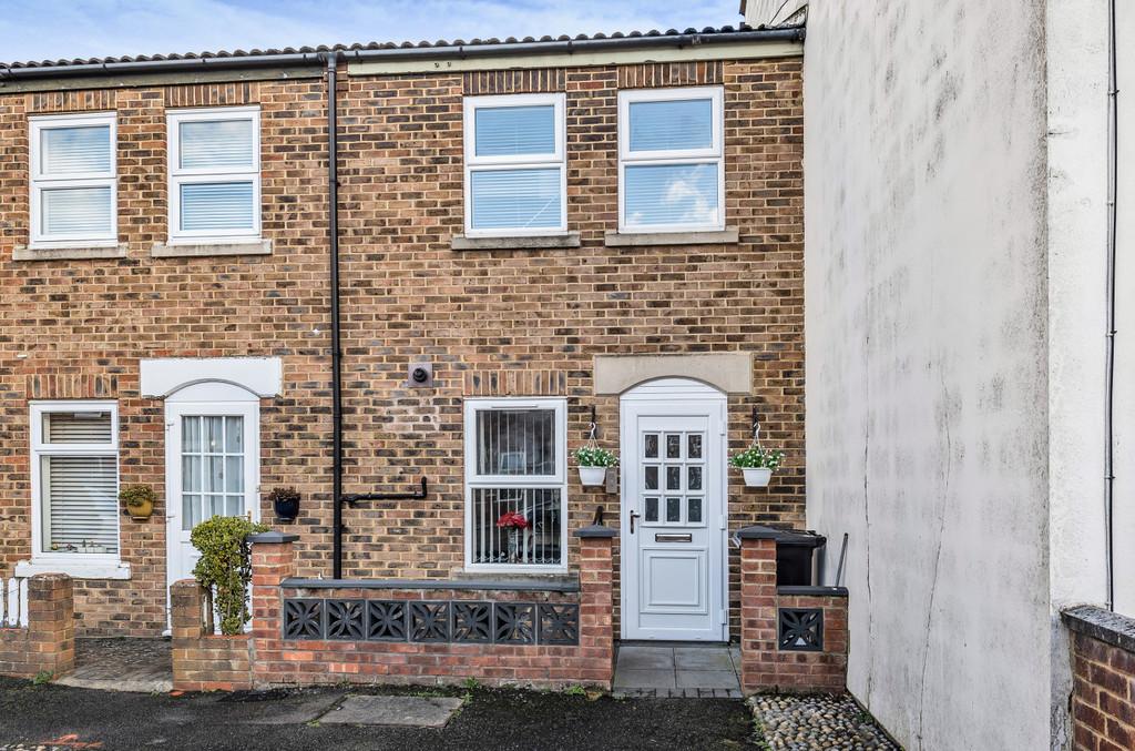 Henry Cooper Way, London, SE9 2 bed terraced house £375,000
