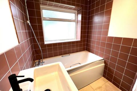 2 bedroom terraced house to rent, Warren Road, East Croydon