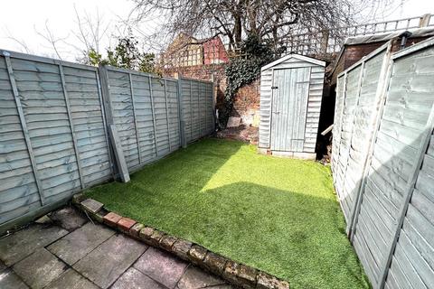 2 bedroom terraced house to rent, Warren Road, East Croydon