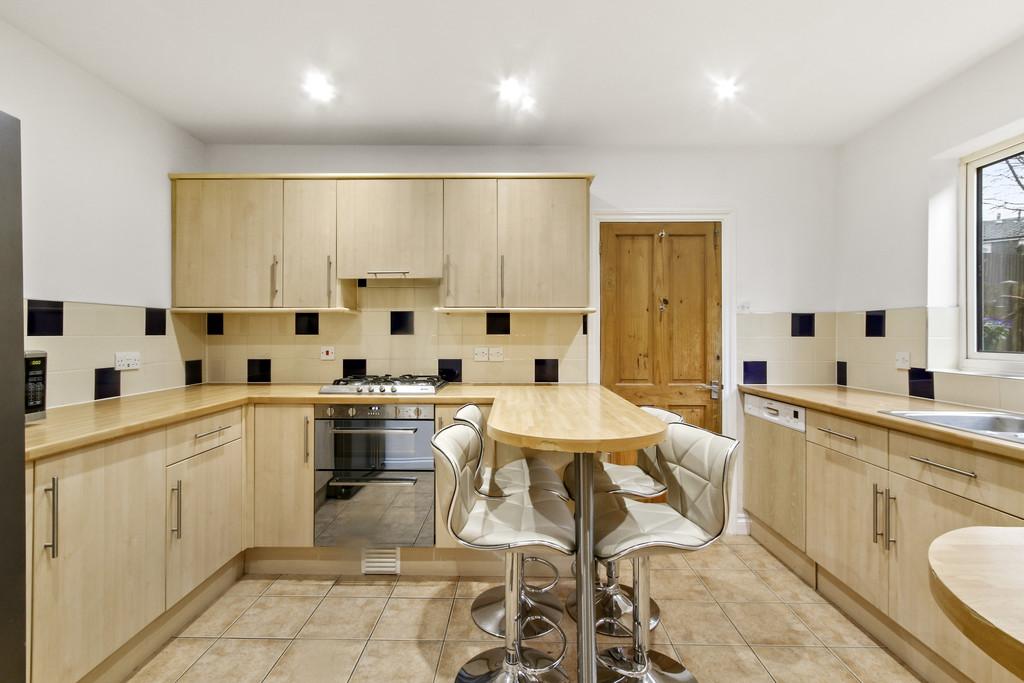 Anchor Hill, Knaphill 3 bed semidetached house £530,000