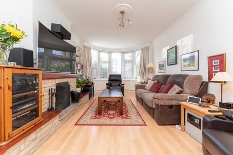 309 Boston Road, London, W7 2AT