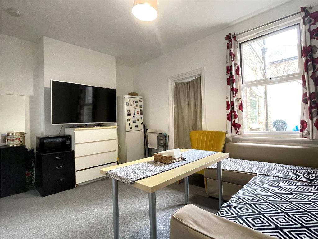 Leslie Park Road, Croydon, Surrey, CR0 1 bed apartment £1,050 pcm (£