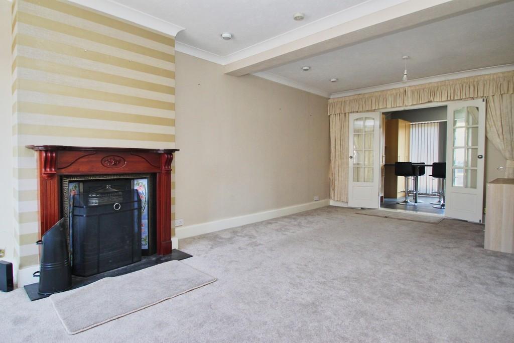 Crownhill Road, Woodford Green 3 bed terraced house £1,800 pcm (£415 pw)