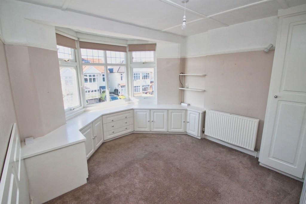 Crownhill Road, Woodford Green 3 bed terraced house £1,800 pcm (£415 pw)