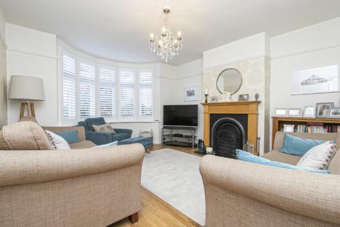 7 Vernon Avenue, Woodford Green, IG8 0AU