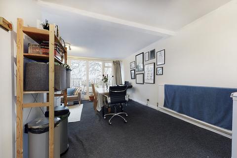 4 bedroom flat for sale - Arundel Square, London, N7