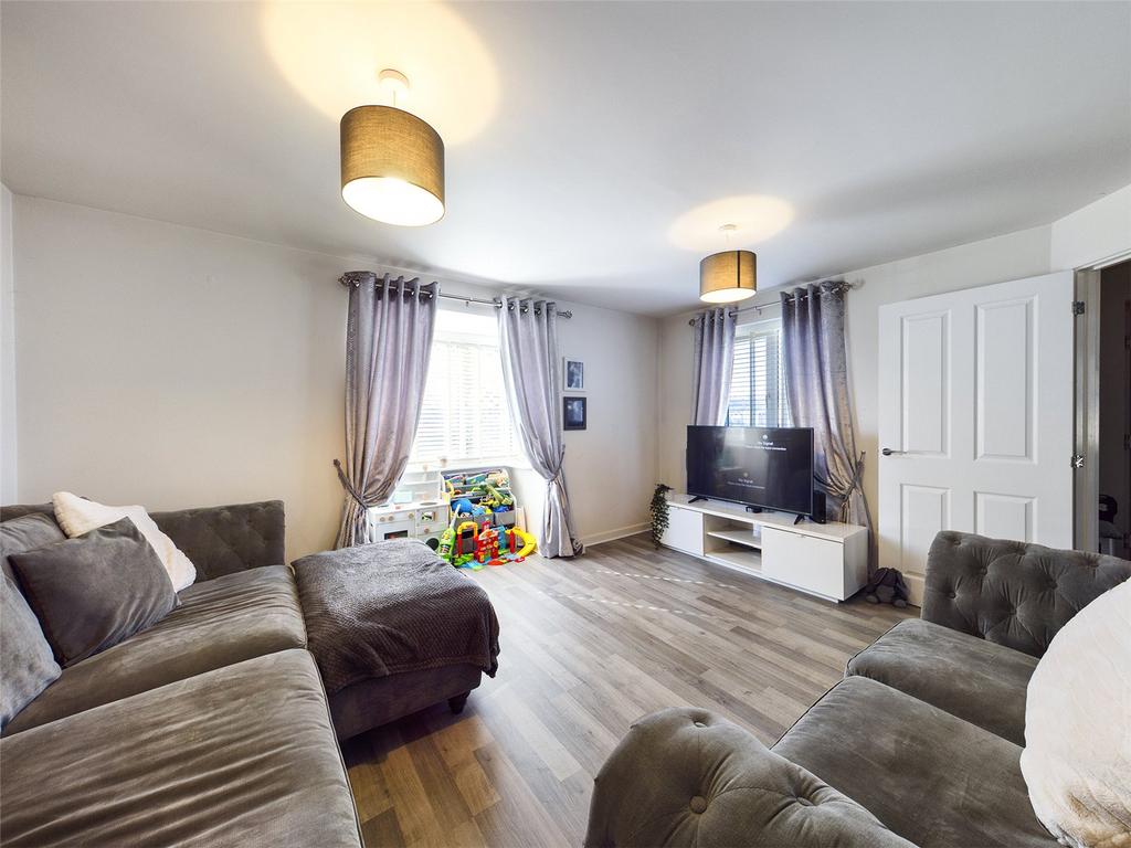 Poplars Park Road, Bradford, West Yorkshire, BD2 3 bed detached house