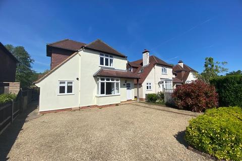 2 bedroom detached house to rent, New Road, Wonersh