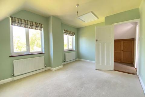 2 bedroom detached house to rent, New Road, Wonersh