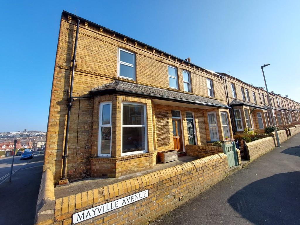 Mayville Avenue, Scarborough 3 bed end of terrace house £900 pcm (£