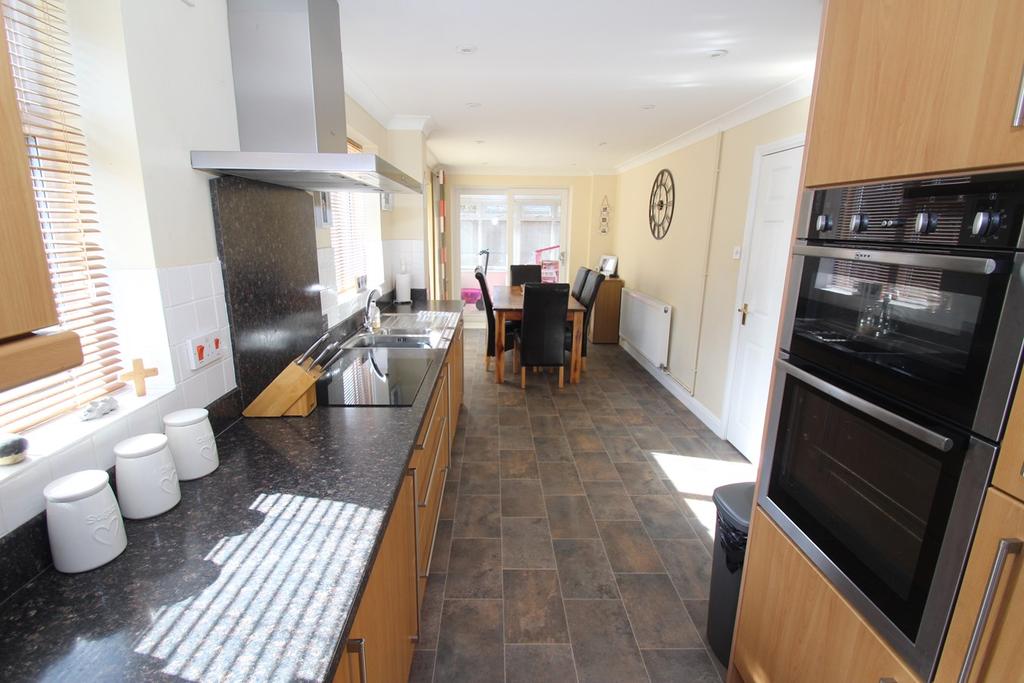 The Brickfields, Stowmarket, IP14 4 bed detached house £400,000