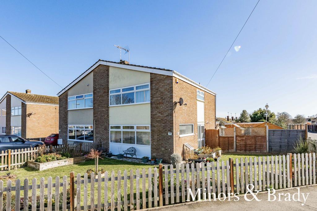 Lloyds Avenue, Kessingland 3 bed semidetached house £250,000