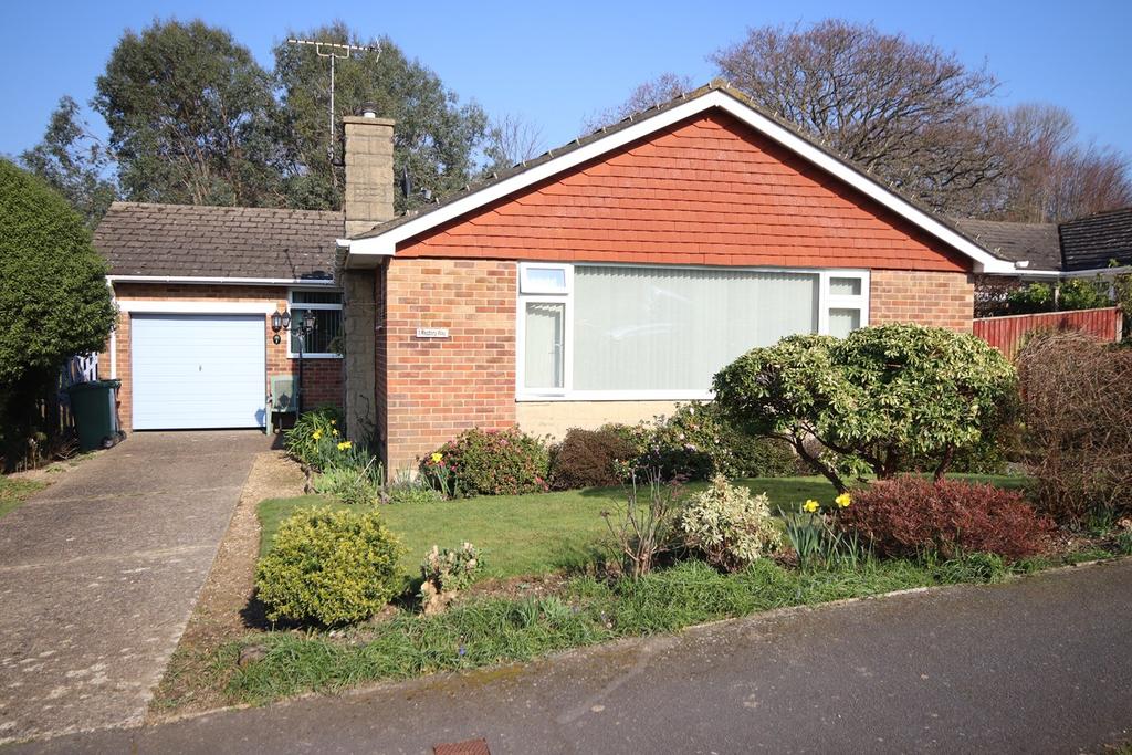 Rectory Way, Bexhill on Sea, TN40 3 bed detached bungalow £430,000
