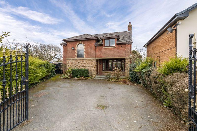 Old Bank House, The Gravel, Mere Brow, PR4 6JX 3 bed detached house £