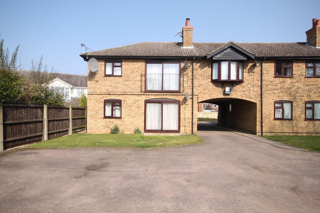 Hitchin Road, Shefford, SG17 3 bed apartment £950 pcm (£219 pw)