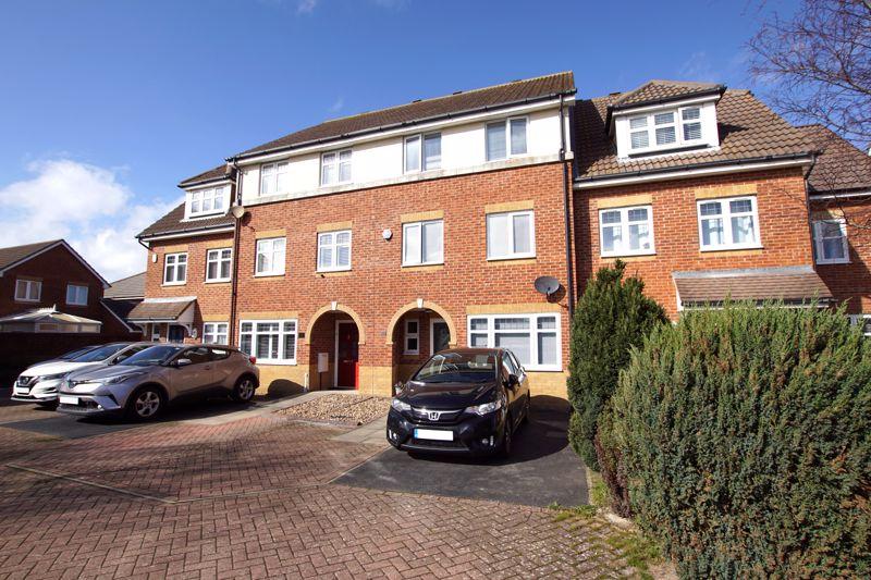 Fitzroy Drive, LeeOnTheSolent, PO13 4 bed townhouse £370,000