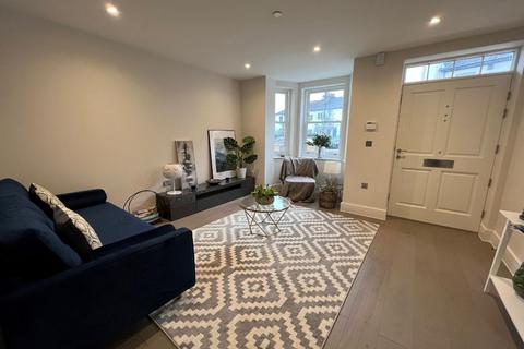 16a Park Road, Kingston Upon Thames, KT2 6BG