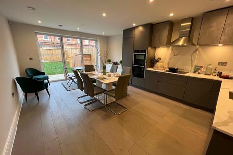 16a Park Road, Kingston Upon Thames, KT2 6BG