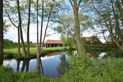 2 bedroom detached bungalow to rent, Hever Road, Edenbridge