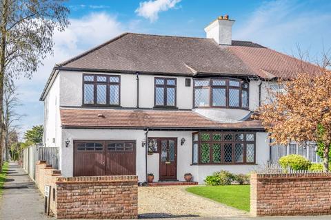 8 Redford Avenue, Wallington, SM6 9DP
