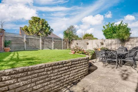8 Redford Avenue, Wallington, SM6 9DP