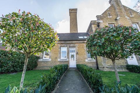 11 Chapel Drive, Dartford, DA2 6FF