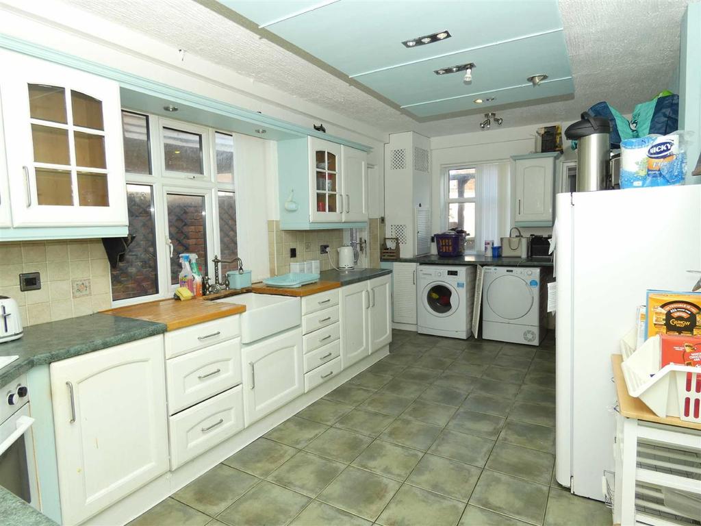 Mason Avenue, Whitley Bay 5 bed terraced house £300,000