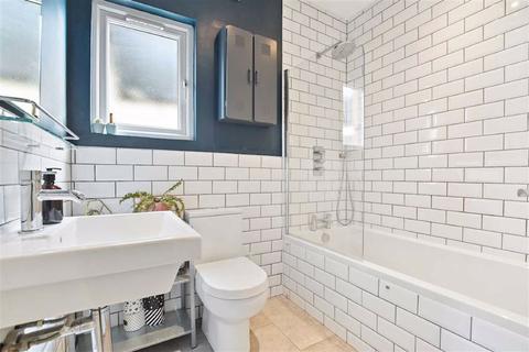 10 Phoenix Road, London, SE20 7BT