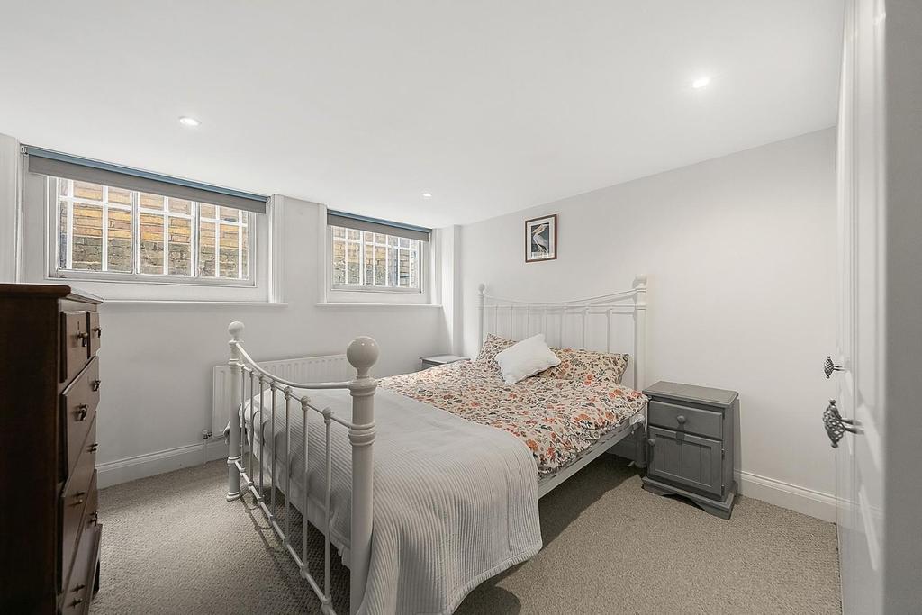 Bedroom (1).jpg