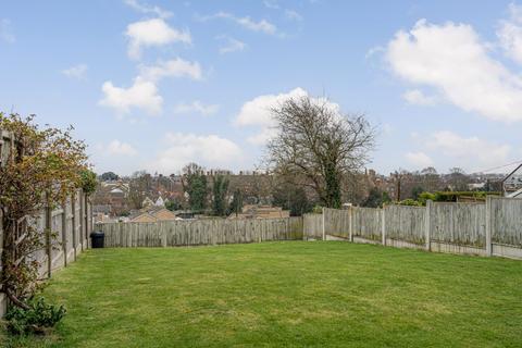 19 Alexander Drive, Faversham, ME13 7TB
