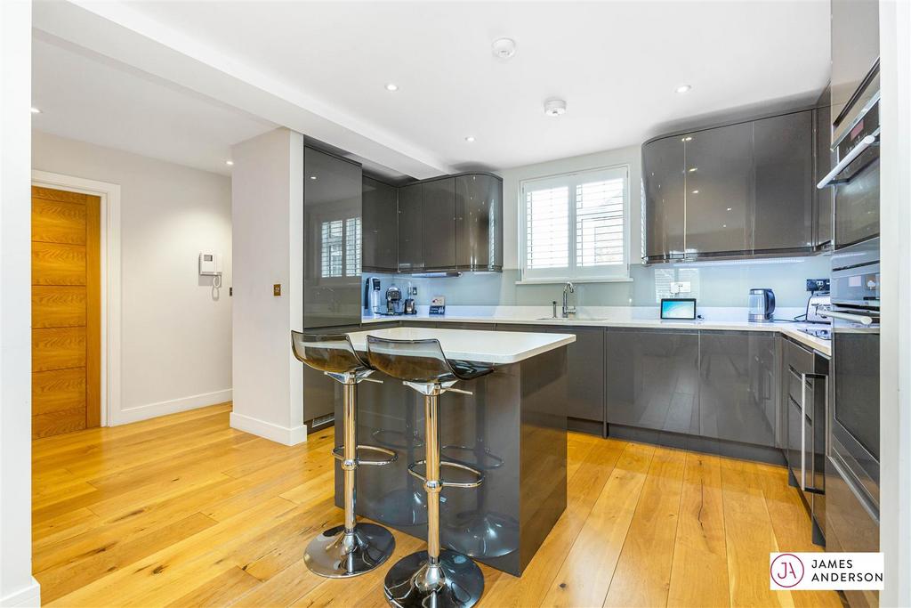 Kitchen 2.jpg