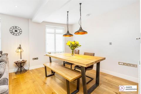 3 bedroom penthouse to rent, Upper Richmond Road West, East Sheen, SW14