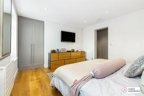 3 bedroom penthouse to rent, Upper Richmond Road West, East Sheen, SW14
