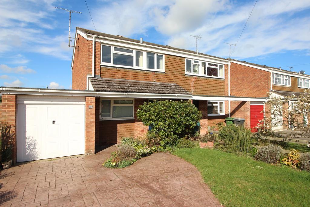 Kennedy Drive, Pangbourne 3 bed semidetached house £1,395 pcm (£322 pw)