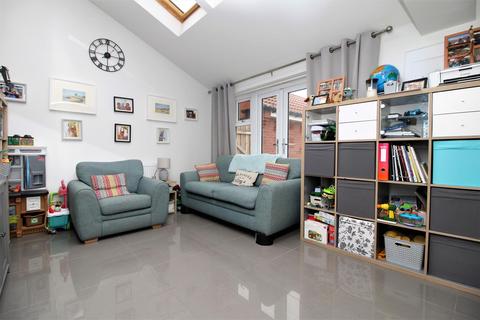 8 Blackcap Avenue, Yatton, Bristol, BS49 4FL