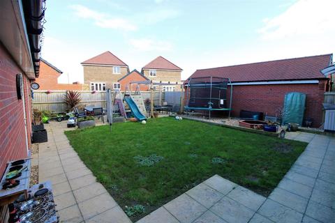 8 Blackcap Avenue, Yatton, Bristol, BS49 4FL